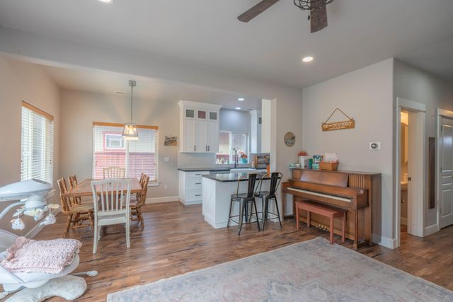 2202 NW Cedar Avenue, Redmond, OR 97756