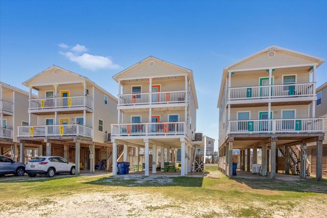 123 Howard Avenue, Surfside Beach, TX 77541