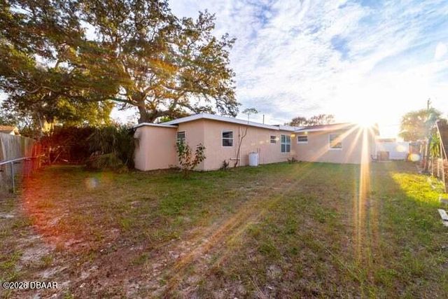 1575 Carmen Avenue, Daytona Beach, FL 32117