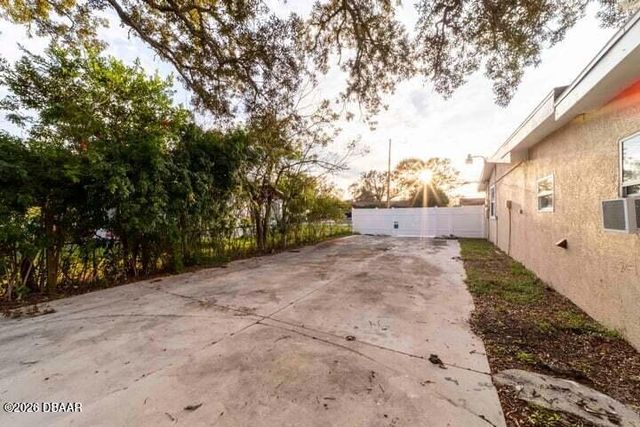 1575 Carmen Avenue, Daytona Beach, FL 32117