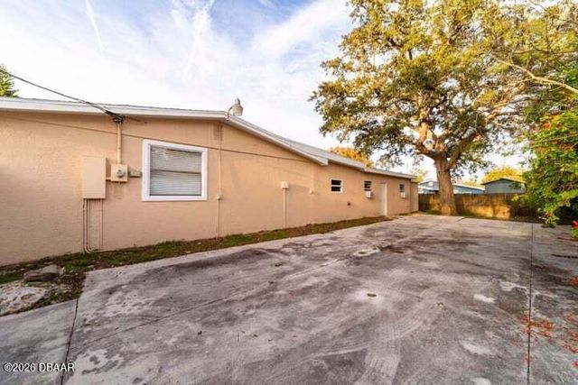 1575 Carmen Avenue, Daytona Beach, FL 32117