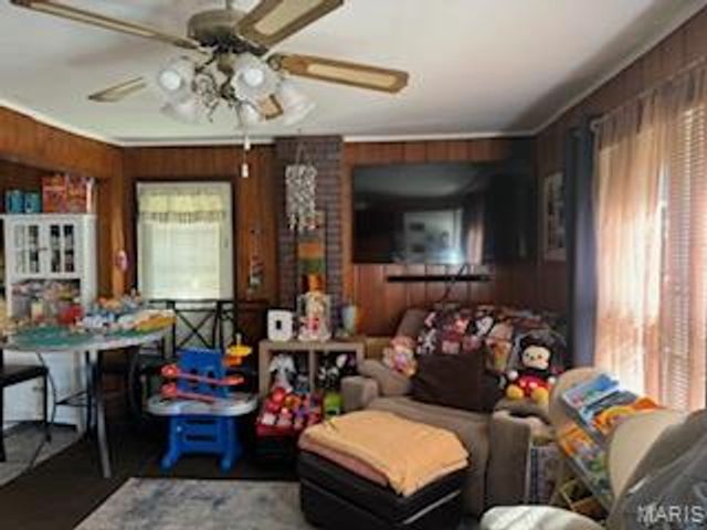 423 Degenhardt Avenue, St Louis, MO 63125