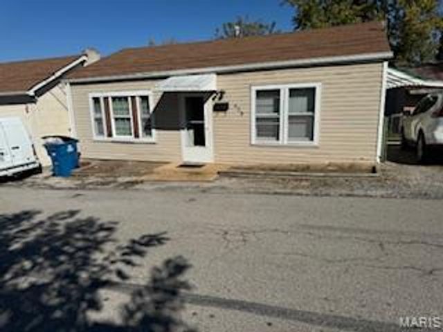 423 Degenhardt Avenue, St Louis, MO 63125