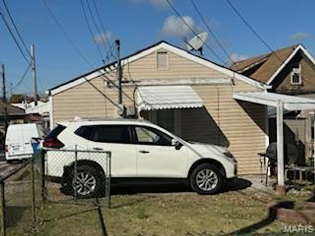 423 Degenhardt Avenue, St Louis, MO 63125