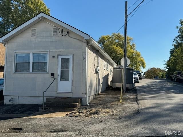 423 Degenhardt Avenue, St Louis, MO 63125