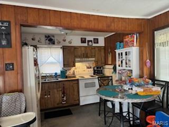 423 Degenhardt Avenue, St Louis, MO 63125