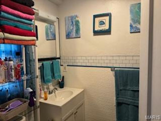 423 Degenhardt Avenue, St Louis, MO 63125