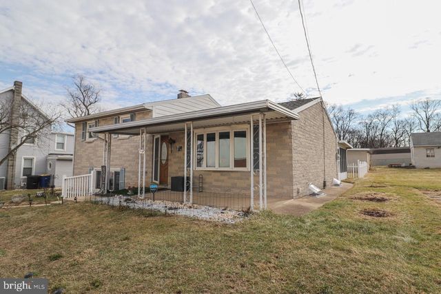 181 S MAIN ST, Mount Wolf, PA 17347