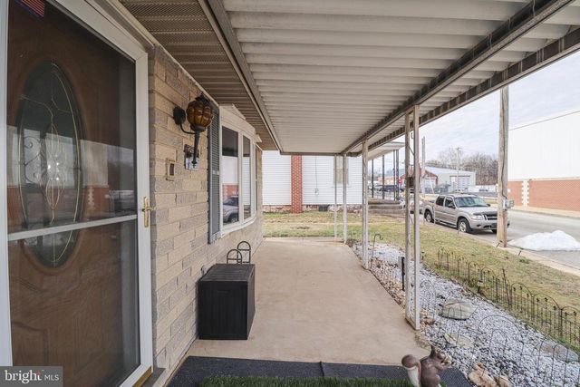 181 S MAIN ST, Mount Wolf, PA 17347