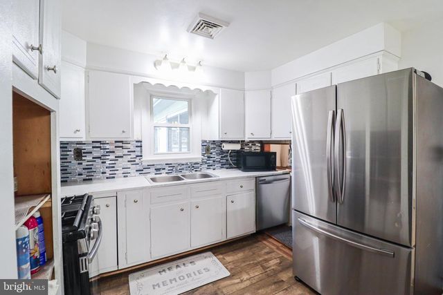 181 S MAIN ST, Mount Wolf, PA 17347