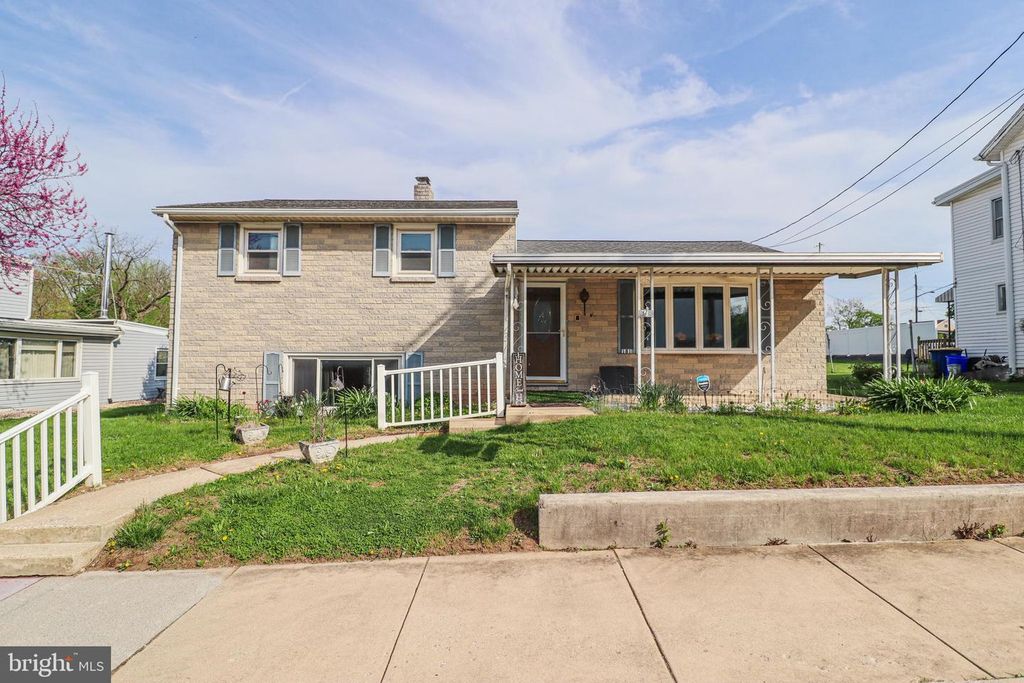 181 S MAIN ST, Mount Wolf, PA 17347