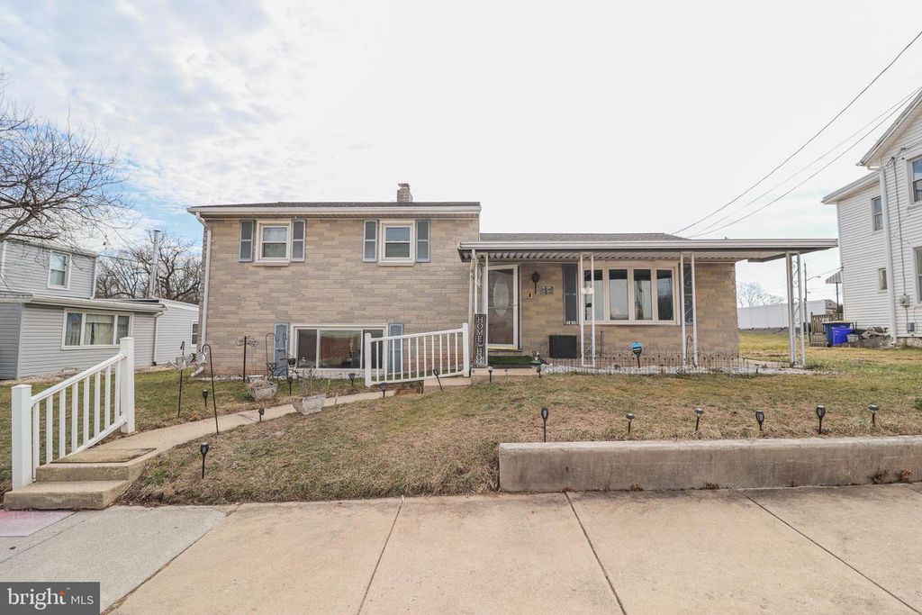 181 S MAIN ST, Mount Wolf, PA 17347