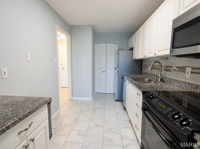 8631 Old Bonhomme Road 3E, St Louis, MO 63132