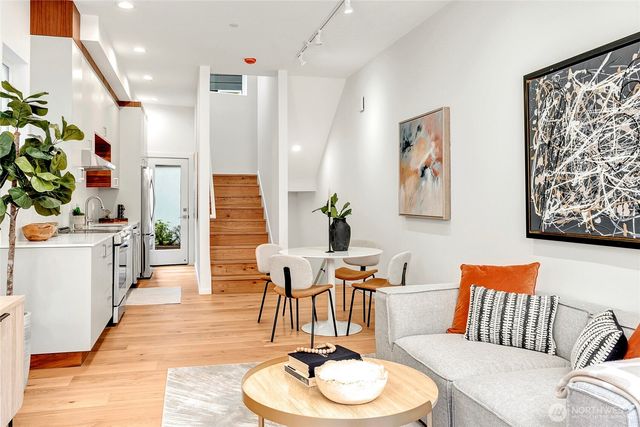 635 13th Avenue E, Seattle, WA 98102