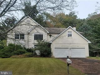 20 CROCUS LN, Newtown, PA 18940