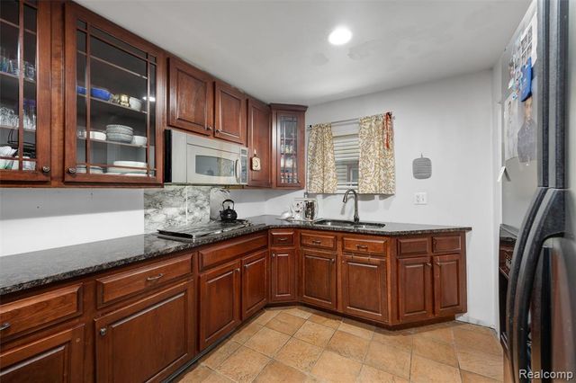 6380 Ashton Avenue, Detroit, MI 48228