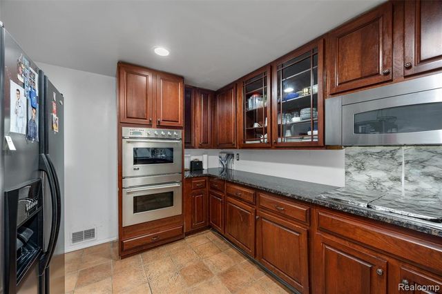 6380 Ashton Avenue, Detroit, MI 48228