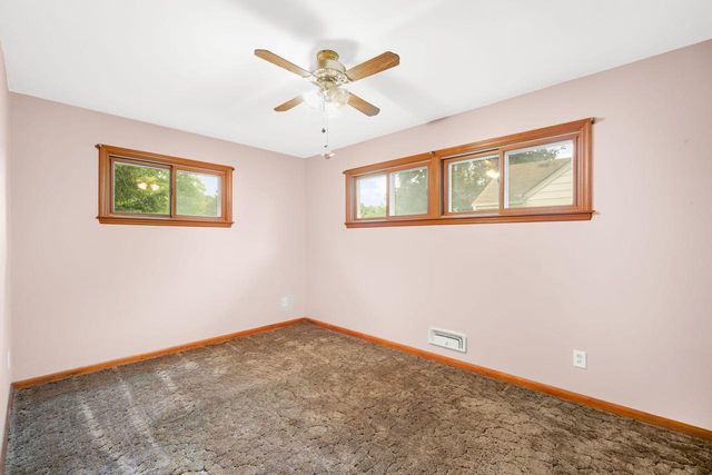 1405 Beverly LANE, West Bend, WI 53090