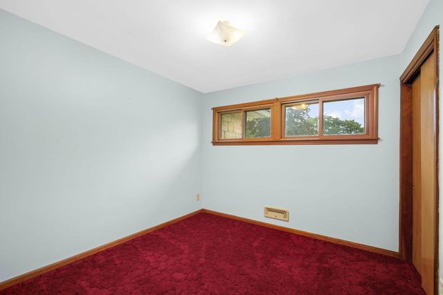 1405 Beverly LANE, West Bend, WI 53090