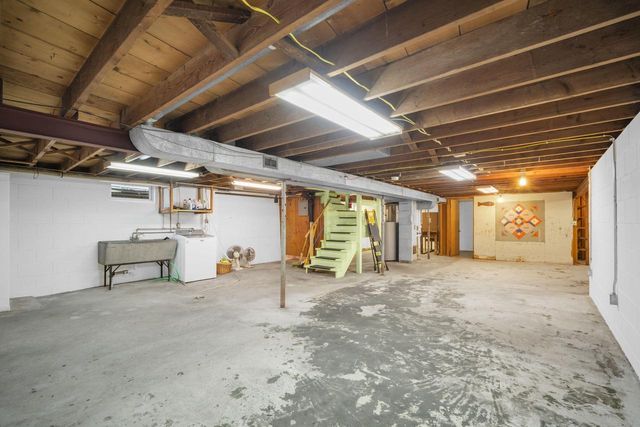 1405 Beverly LANE, West Bend, WI 53090