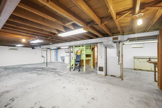 1405 Beverly LANE, West Bend, WI 53090