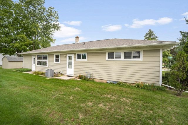 1405 Beverly LANE, West Bend, WI 53090
