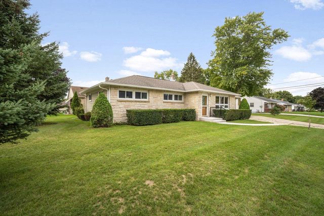 1405 Beverly LANE, West Bend, WI 53090
