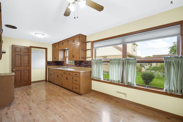 1405 Beverly LANE, West Bend, WI 53090