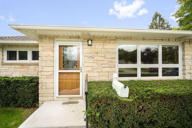 1405 Beverly LANE, West Bend, WI 53090