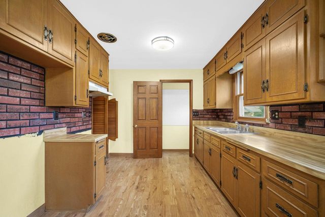 1405 Beverly LANE, West Bend, WI 53090