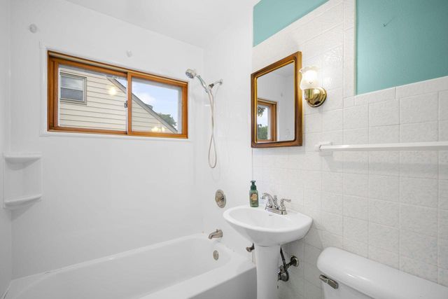1405 Beverly LANE, West Bend, WI 53090