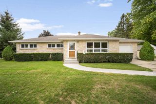 1405 Beverly LANE, West Bend, WI 53090