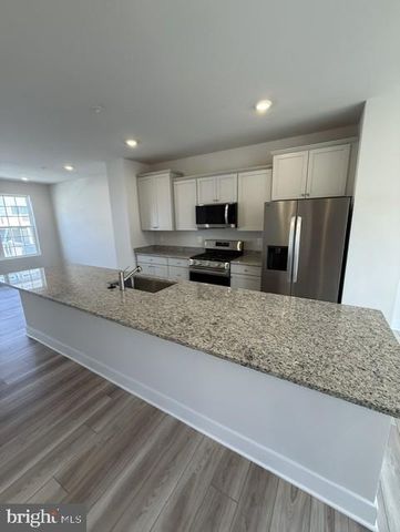 1811 SMITH ISLAND RD, Baltimore, MD 21244
