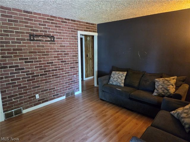 1814 Victoria Street SW, Warren, OH 44485