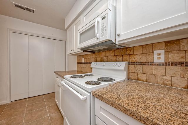 8299 Cambridge Street 1705, Houston, TX 77054