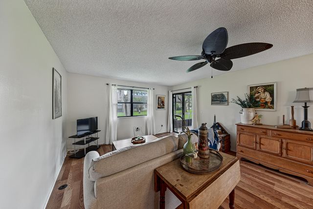 13 Bay Cedar Court, Royal Palm Beach, FL 33411