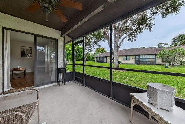 13 Bay Cedar Court, Royal Palm Beach, FL 33411