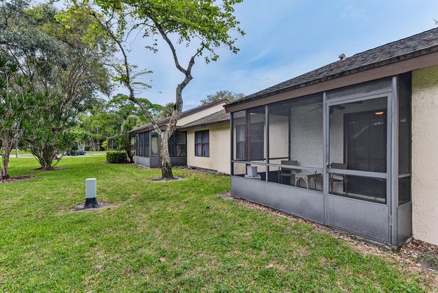 13 Bay Cedar Court, Royal Palm Beach, FL 33411