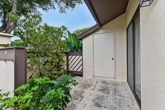 13 Bay Cedar Court, Royal Palm Beach, FL 33411