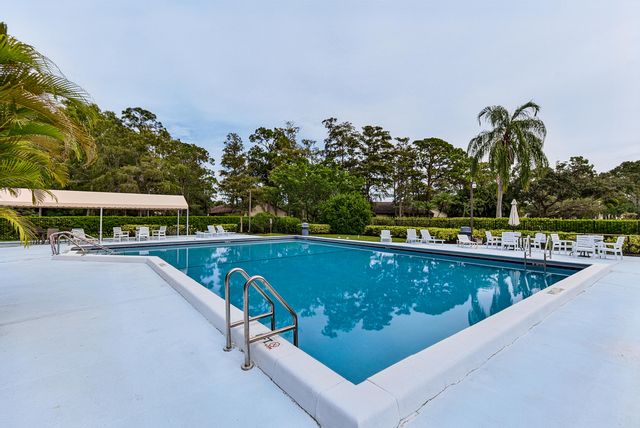 13 Bay Cedar Court, Royal Palm Beach, FL 33411