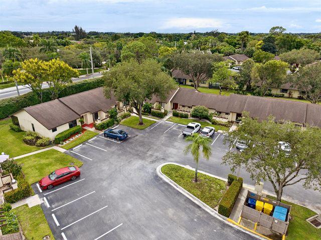13 Bay Cedar Court, Royal Palm Beach, FL 33411