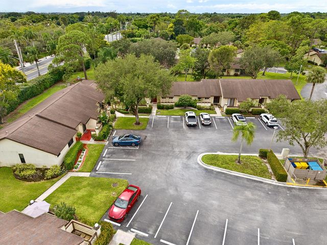 13 Bay Cedar Court, Royal Palm Beach, FL 33411