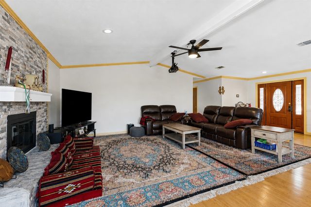 100 Countryside Drive, Arlington, TX 76014