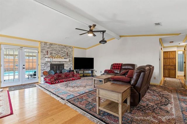 100 Countryside Drive, Arlington, TX 76014