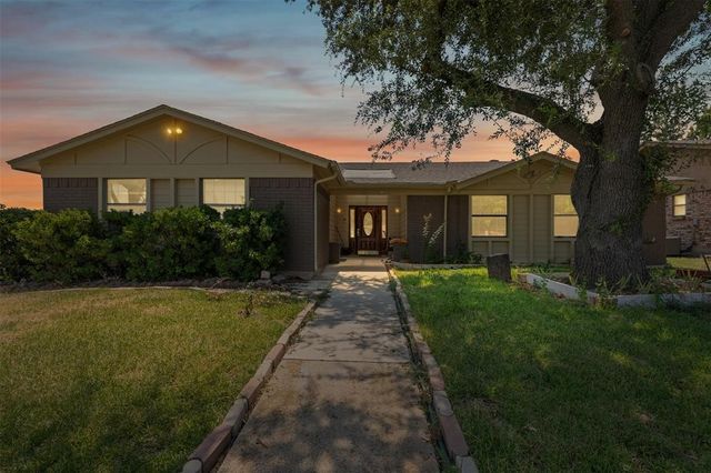 100 Countryside Drive, Arlington, TX 76014