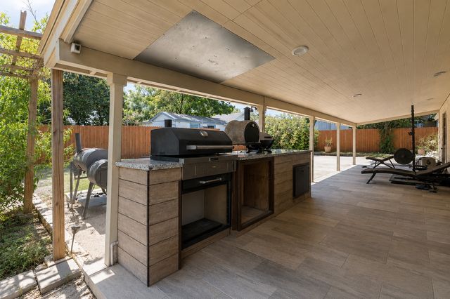 100 Countryside Drive, Arlington, TX 76014