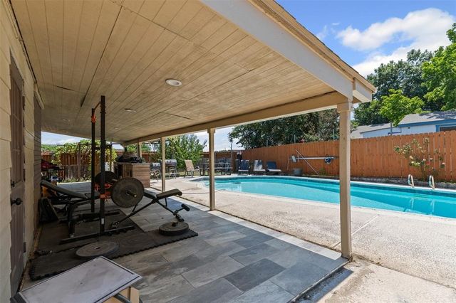 100 Countryside Drive, Arlington, TX 76014