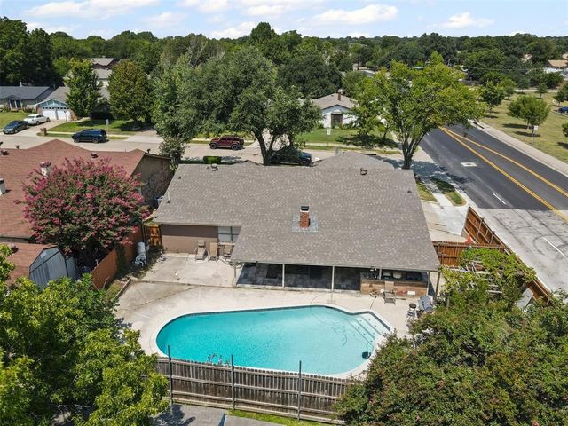 100 Countryside Drive, Arlington, TX 76014