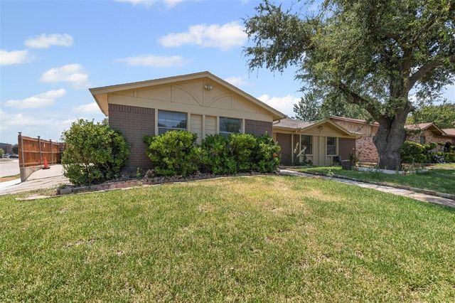 100 Countryside Drive, Arlington, TX 76014