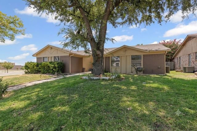 100 Countryside Drive, Arlington, TX 76014